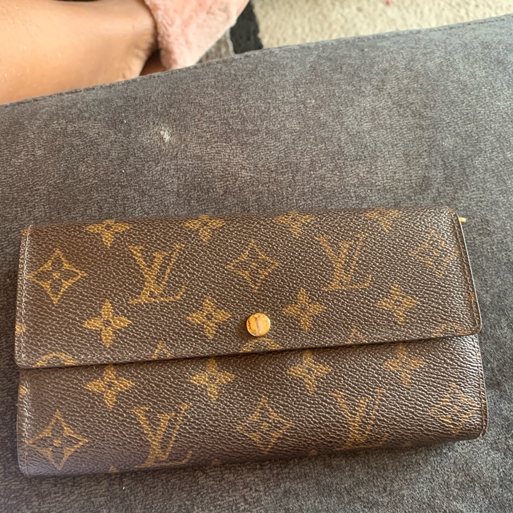 Authentic LV Monogram Sarah Wallet